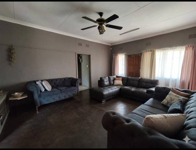 3 BEDROOM HOUSE TO LET IN THREE RIVERS